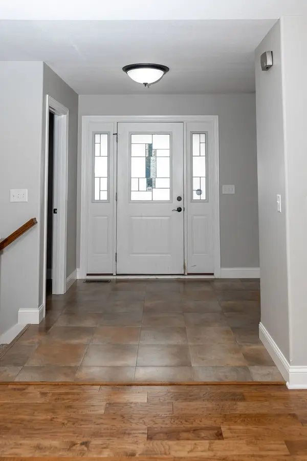 2303 Slade LN, Mahomet, IL 61853