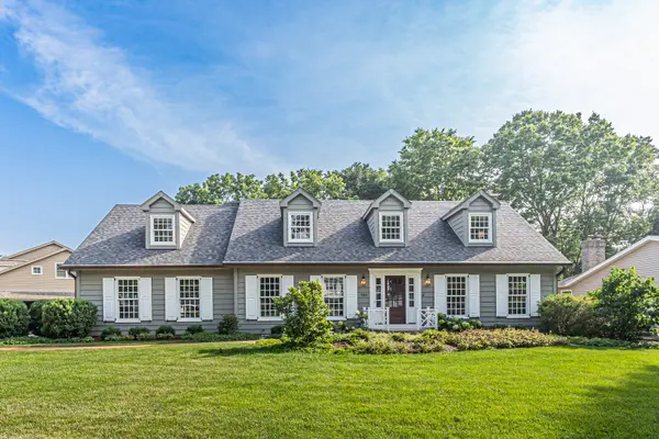 991 Huntleigh DR, Naperville, IL 60540