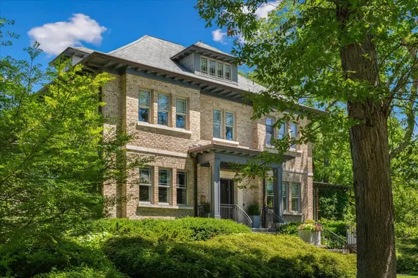 395 Greenleaf AVE, Glencoe, IL 60022