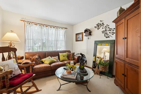 401 S 8th AVE, Eldridge, IA 52748