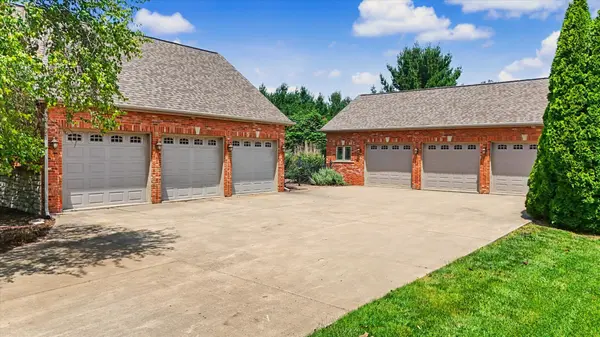 200 Riverbend BLVD, Mahomet, IL 61853