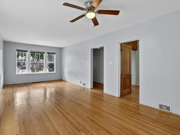 4935 W Henderson ST, Chicago, IL 60641