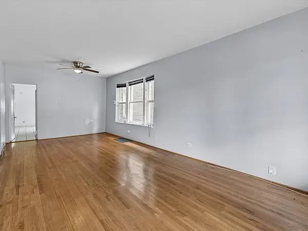 4935 W Henderson ST, Chicago, IL 60641