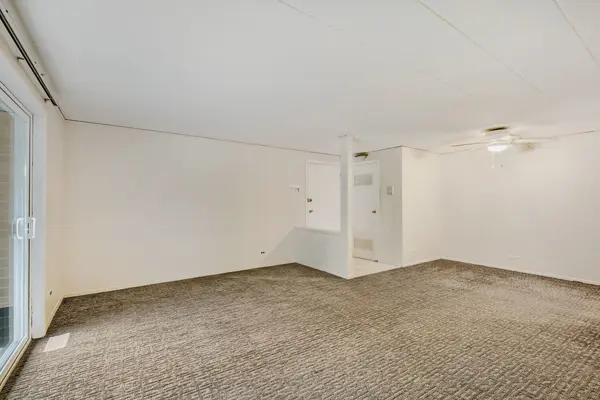 1102 Westover LN #1A, Schaumburg, IL 60193