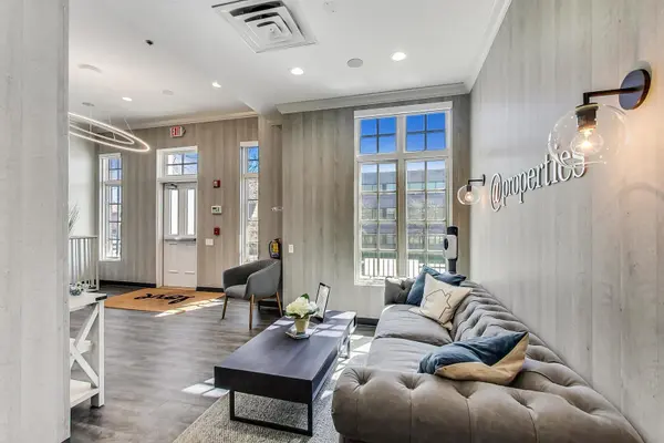 324 W Touhy AVE, Park Ridge, IL 60068