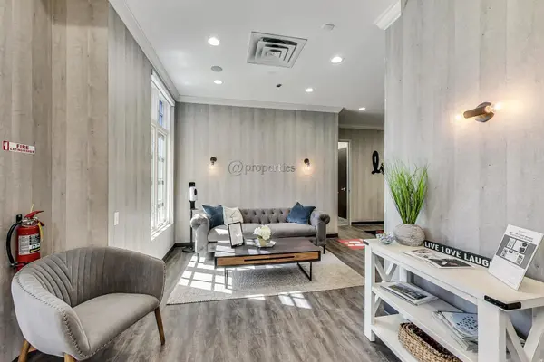 324 W Touhy AVE, Park Ridge, IL 60068