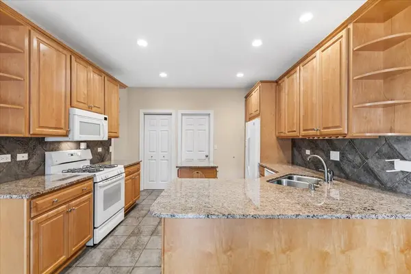 1488 White Oak LN, Woodstock, IL 60098