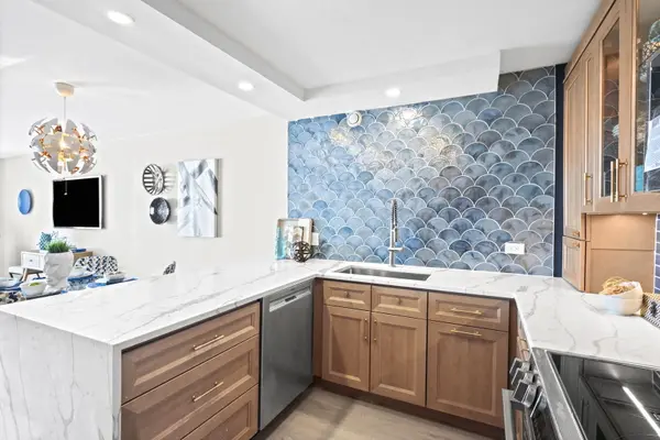 6007 N Sheridan RD #23G, Chicago, IL 60660