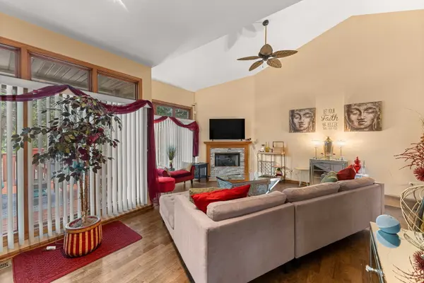 6930 Lexington CT, Tinley Park, IL 60477