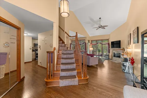 6930 Lexington CT, Tinley Park, IL 60477