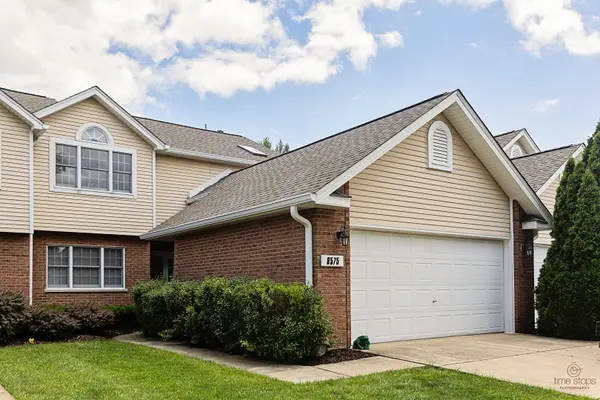8575 Sandalwood DR, Darien, IL 60561