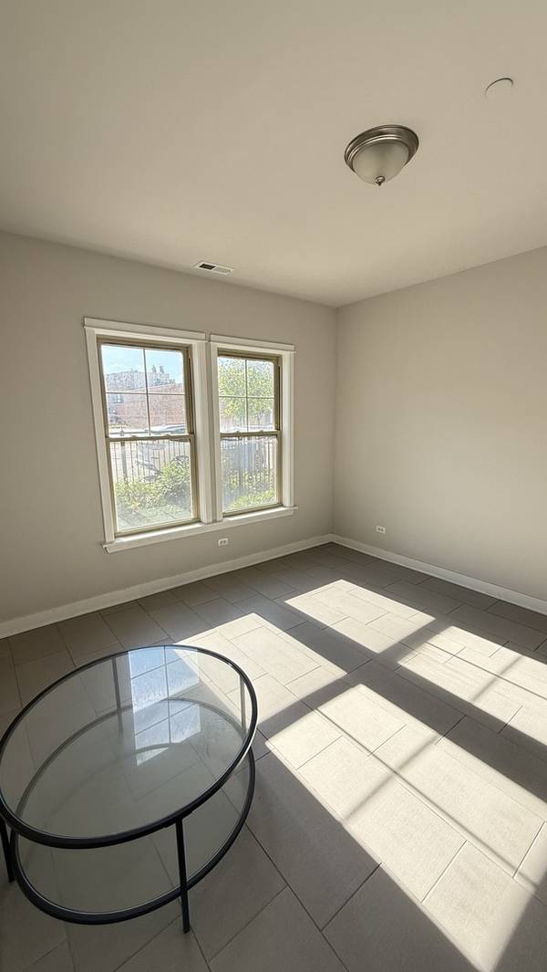 3232 S Shields AVE, Chicago, IL 60616