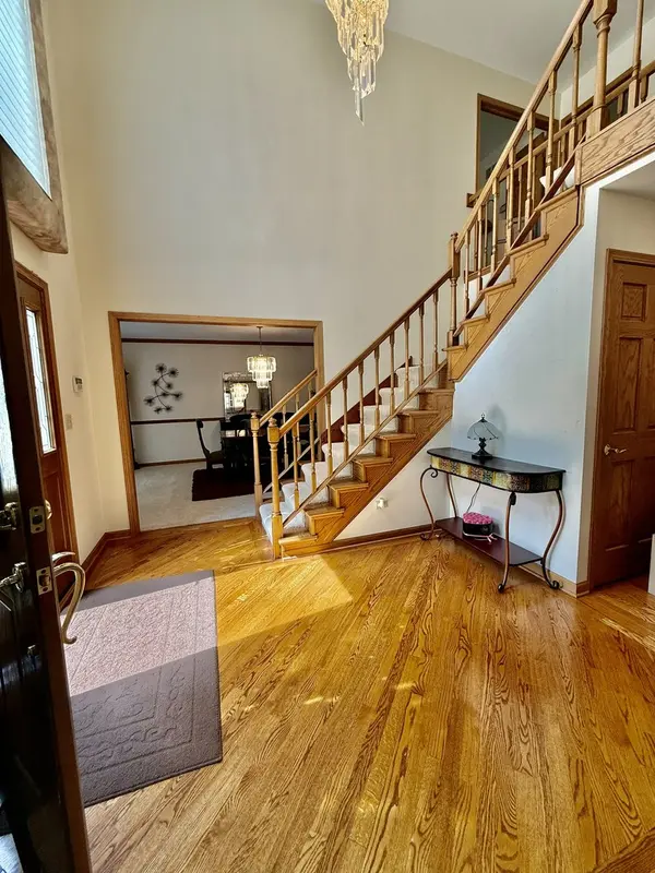 156 Elizabeth CT, Wood Dale, IL 60191