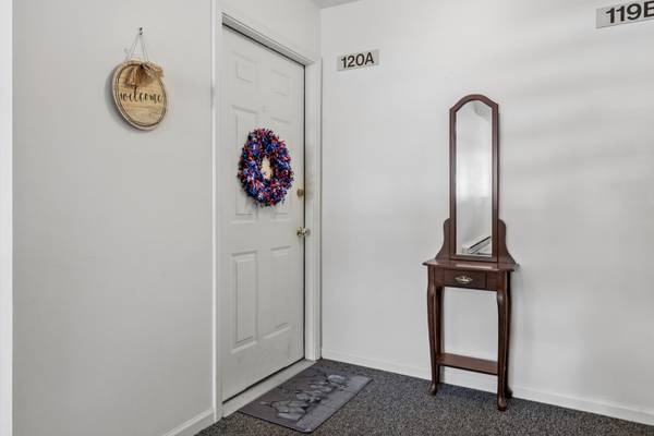 40 W Fern CT #120, Palatine, IL 60067