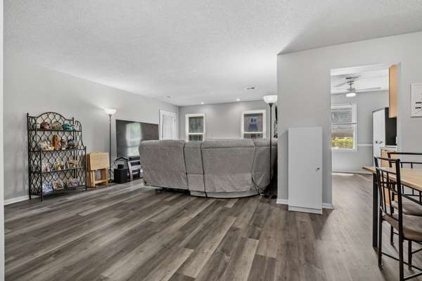 40 W Fern CT #120, Palatine, IL 60067