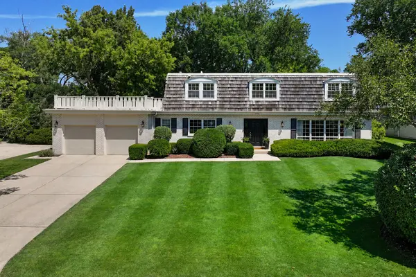 1434 Woodhill DR, Northbrook, IL 60062