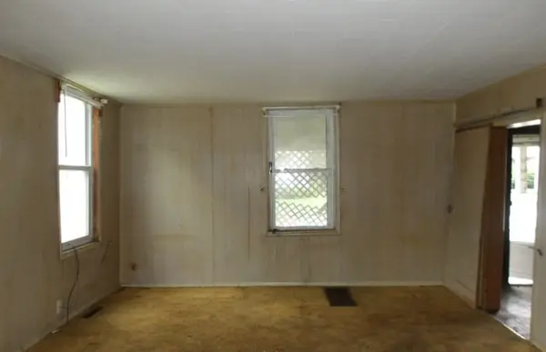 233 Buena Vista ST, Paris, IL 61944