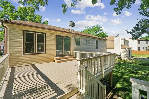 532 Iroquois TRL, Carol Stream, IL 60188