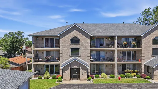 8836 Amelia CT #1A, Justice, IL 60458