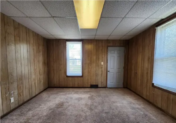 2001 W 6th ST, Davenport, IA 52802