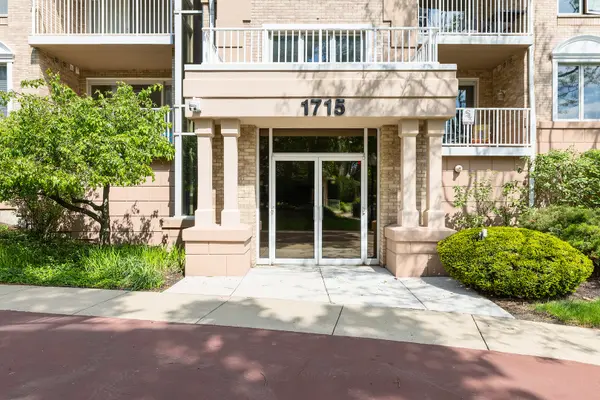 1715 Pavilion WAY #307, Park Ridge, IL 60068