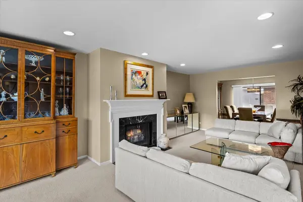 713 Orleans DR, Highland Park, IL 60035