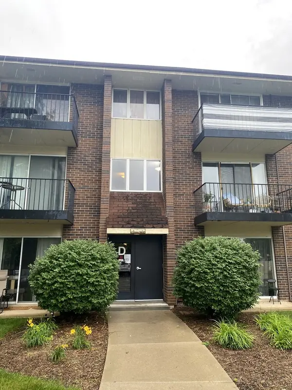 5S100 Pebblewood LN #D10, Naperville, IL 60563
