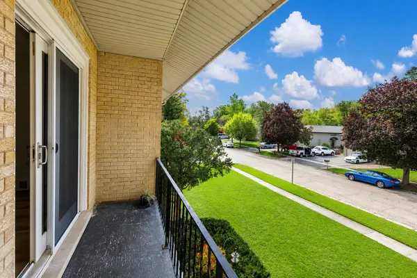 31 Green Oaks DR #B, Crystal Lake, IL 60014