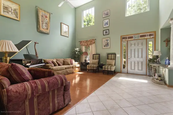784 Lindsey LN, Bolingbrook, IL 60440