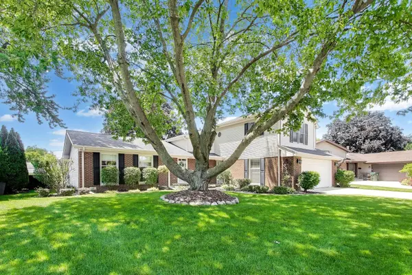 2006 N Elizabeth DR, Arlington Heights, IL 60004