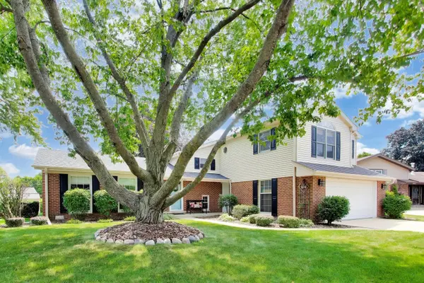 2006 N Elizabeth DR, Arlington Heights, IL 60004