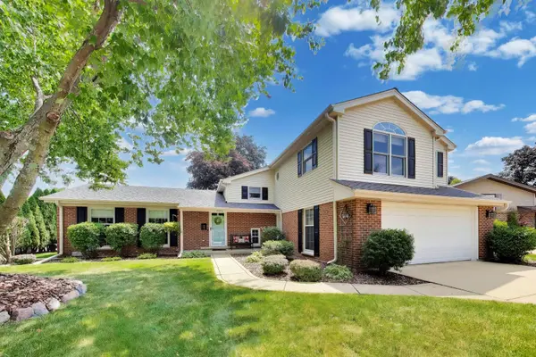 2006 N Elizabeth DR, Arlington Heights, IL 60004