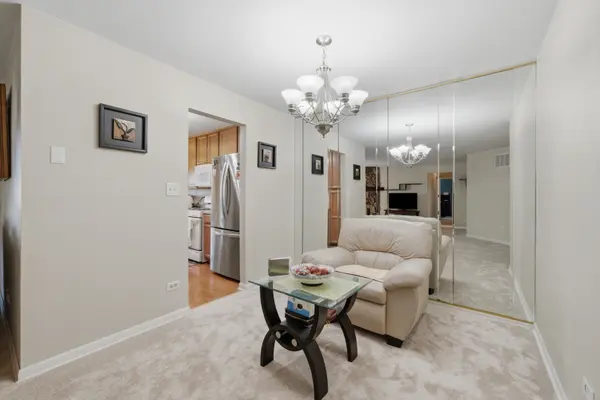 2340 E Old Hicks RD N #1, Palatine, IL 60074