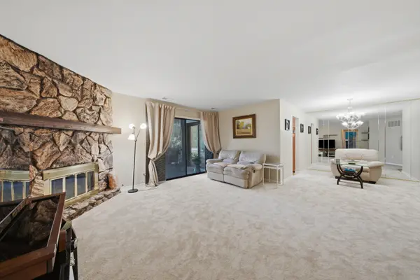 2340 E Old Hicks RD N #1, Palatine, IL 60074