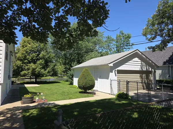 26418 N Willow AVE, Mundelein, IL 60060