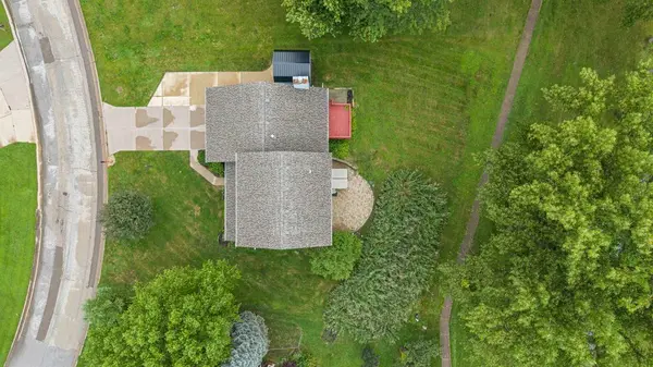 105 Shawnee CIR, Eldridge, IA 52478
