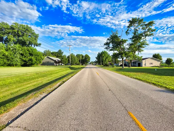 00 Mulberry DR, Flora, IL 62839