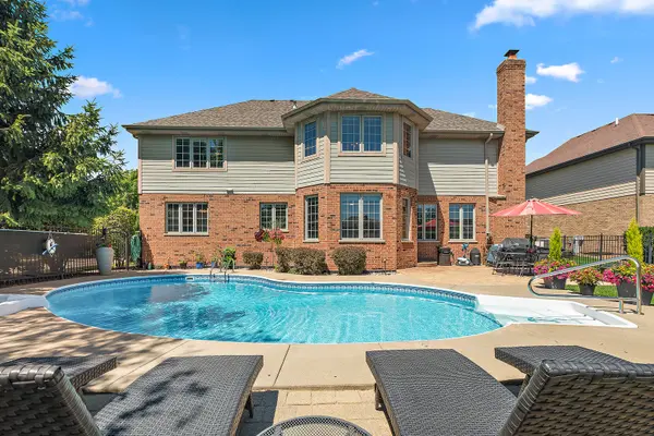 19961 Golden Oak LN, Mokena, IL 60448