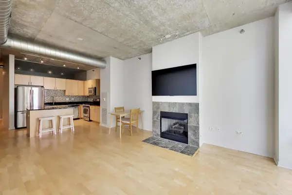 700 N Larrabee ST #1302, Chicago, IL 60654