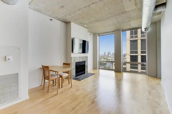 700 N Larrabee ST #1302, Chicago, IL 60654