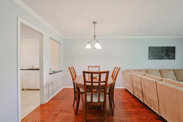 1011 Brentwood CIR, Buffalo Grove, IL 60089