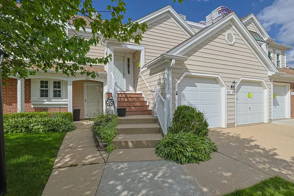 1011 Brentwood CIR, Buffalo Grove, IL 60089