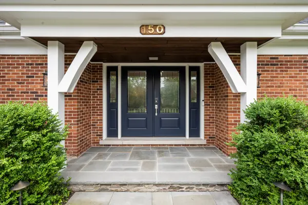 150 N Suffolk LN, Lake Forest, IL 60045