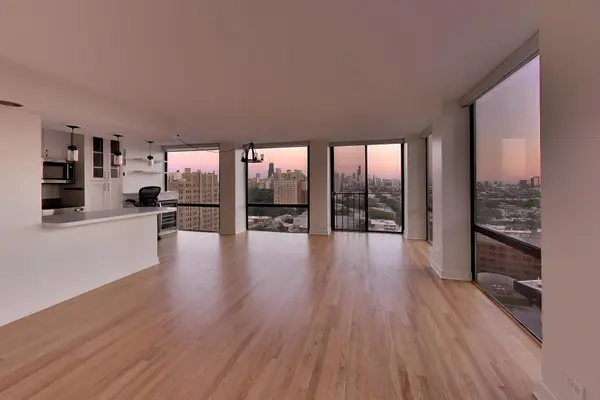 345 W Fullerton Pkwy #1905, Chicago, IL 60614