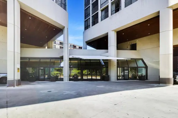 345 W Fullerton Pkwy #1905, Chicago, IL 60614