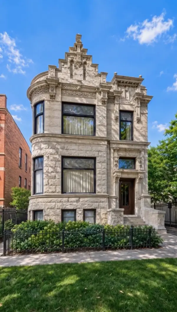 1646 N Leavitt ST, Chicago, IL 60647