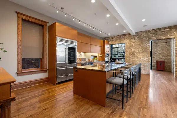 1646 N Leavitt ST, Chicago, IL 60647