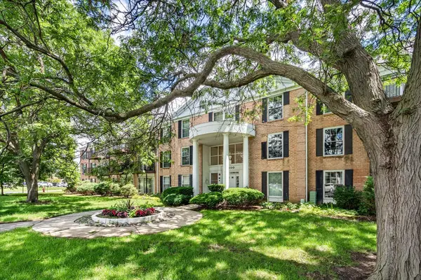 5300 Carriageway DR #208, Rolling Meadows, IL 60008