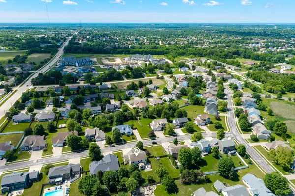 3362 Adele LN, Bettendorf, IA 52722