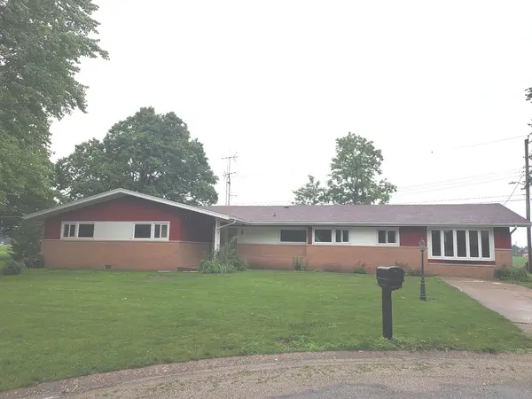 34 Walnut CIR, Tuscola, IL 61953